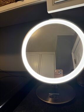 iHome glow ring XL -LED Lighted Round Vanity Mirror in Gold Tone